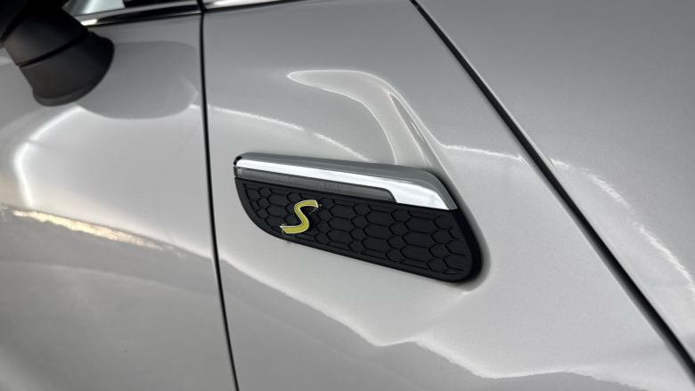 MINI Hatchback 135kW Cooper S Level 1 33kWh 3dr Auto Electric Hatchback